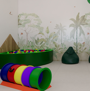Sala infantil com piscina de bolinhas e puffs, parede com ilustrações de natureza.